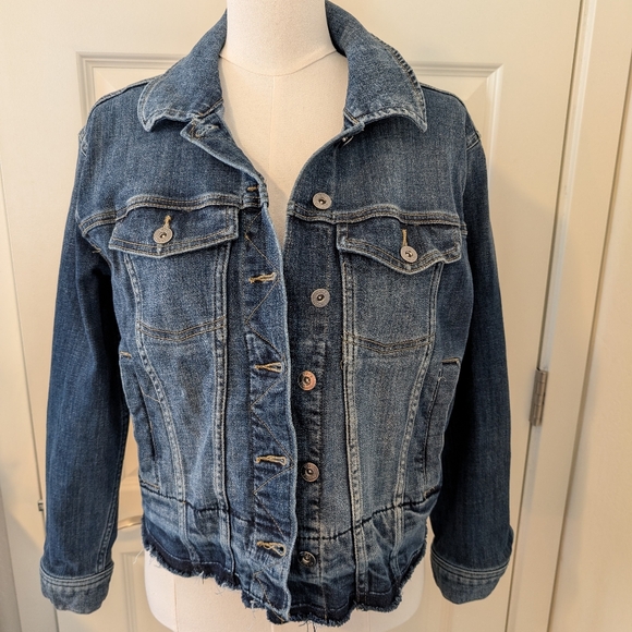 Vince Camuto Jackets & Blazers - VINCE CAMUTO Raw Hem Denim Jacket Medium Wash Size S with Pockets and Stretch